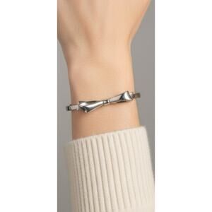 Kate Spade Silver Tone Bow Hinged Bangle Size 7